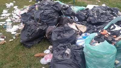 Стало відомо, чому після проведення ягідного фестивалю у Франківській громаді не прибрали сміття Стало відомо, чому після проведення ягідного фестивалю у Франківській громаді не прибрали сміття