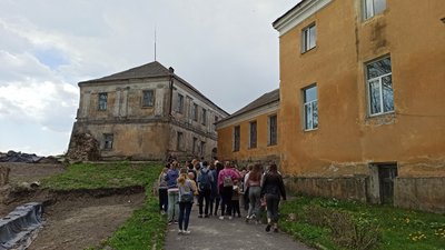 Переселенці на Волині висадили алею перемоги та відвідали екскурсію Переселенці на Волині висадили алею перемоги та відвідали екскурсію