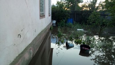 В Одеській області з підтоплених подвір'їв викачали 310 кубометрів води В Одеській області з підтоплених подвір'їв викачали 310 кубометрів води