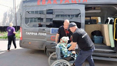 Евакуація людей з Донеччини