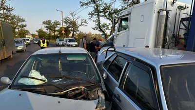П'ятеро людей зазнали травмувань. У Миколаєві сталася ДТП П'ятеро людей зазнали травмувань. У Миколаєві сталася ДТП