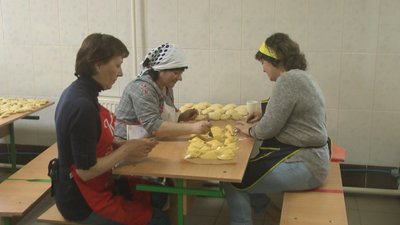 На Хмельниччині вчителі готують «Кривинські бандерівки» на Схід для ЗСУ