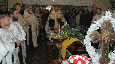 На Закарпатті попрощалися із полеглим захисником Василем Кочерганом На Закарпатті попрощалися із полеглим захисником Василем Кочерганом