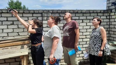 Комісія обстежує будинок Комісія обстежує будинок