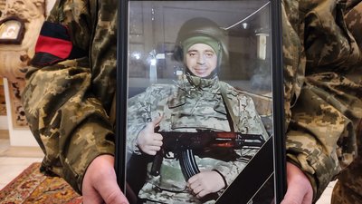 У Полтаві прощаються із солдатом Романом Федієм, який обороняв Україну У Полтаві прощаються із солдатом Романом Федієм, який обороняв Україну