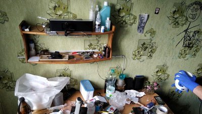 У Житомирі в квартирі 19-річного хлопця поліцейські викрили підпільну нарколабораторію