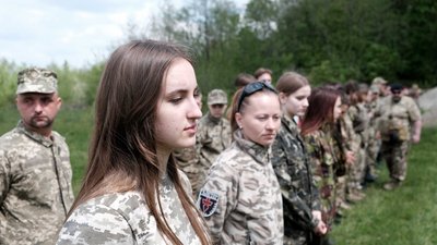 "Вовки Да Вінчі" проводять військовий вишкіл на Буковині "Вовки Да Вінчі" проводять військовий вишкіл на Буковині