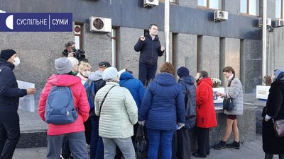На площі Незалежності у Сумах протестували проти вакцинації та порушення прав людини (ФОТО) На площі Незалежності у Сумах протестували проти вакцинації та порушення прав людини (ФОТО)