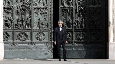 Італійський тенор дав концерт у порожньому соборі Мілану. Його подивилися десятки мільйонів Італійський тенор дав концерт у порожньому соборі Мілану. Його подивилися десятки мільйонів