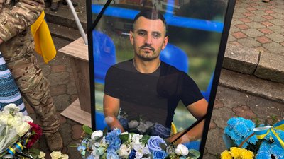 У Вознесенську 22 жовтня 2026 року попрощалися з військовим Максимом Калмазаном
