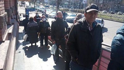 1 людина на 10 кв. м. У мережі продуктових магазинів Дніпра – обмеження