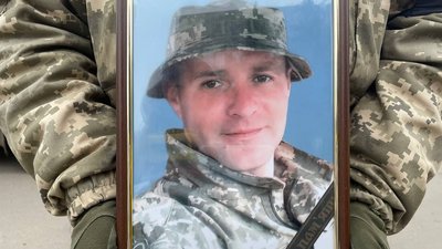 У Сумах поховали Володимира Куриленка та Єгора Харченка, які загинули на війні У Сумах поховали Володимира Куриленка та Єгора Харченка, які загинули на війні