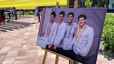 "Вишиваємо перемогу": у Черкасах під час фотосесії збирали гроші для ЗСУ "Вишиваємо перемогу": у Черкасах під час фотосесії збирали гроші для ЗСУ