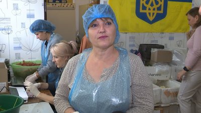 "Квіточки" допомагають воїнам. Жителька громади на Дніпропетровщині перетворила свою квартиру на волонтерський центр "Квіточки" допомагають воїнам. Жителька громади на Дніпропетровщині перетворила свою квартиру на волонтерський центр
