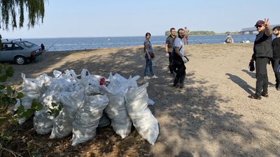 Заключний суботник сезону: містяни прибрали прибережну зону від сміття Заключний суботник сезону: містяни прибрали прибережну зону від сміття