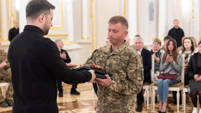 Військового, який 9 місяців тримав оборону, нагородив президент