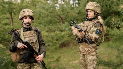 Подруги військовий "Ріна" та "Стіч"