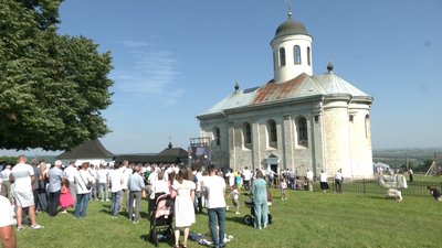 "Ми живі й стоїмо тут у молитві". У Крилосі на Франківщині відбулася XI Всеукраїнська патріарша проща УГКЦ "Ми живі й стоїмо тут у молитві". У Крилосі на Франківщині відбулася XI Всеукраїнська патріарша проща УГКЦ