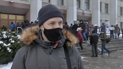 Перекривали входи та не пускали працівників ОДА: як у Полтаві відбувся тарифний протест Перекривали входи та не пускали працівників ОДА: як у Полтаві відбувся тарифний протест