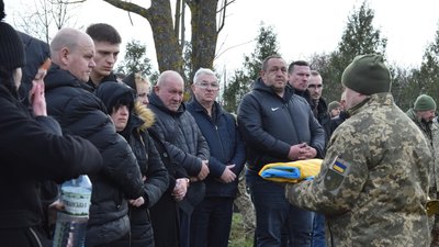 На Закарпатті попрощалися з полеглим захисником Іваном Яником На Закарпатті попрощалися з полеглим захисником Іваном Яником