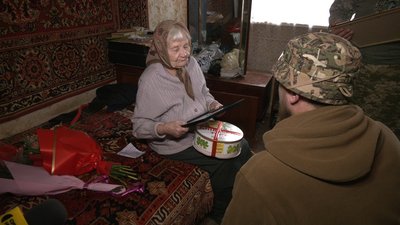 "Віддала останнє". 88-річна жінка з Дніпропетровщини передала понад 40 тисяч гривень на ЗСУ "Віддала останнє". 88-річна жінка з Дніпропетровщини передала понад 40 тисяч гривень на ЗСУ