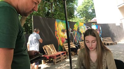 Випускниця і волонтерка Вероніка Скоморохова Випускниця і волонтерка Вероніка Скоморохова