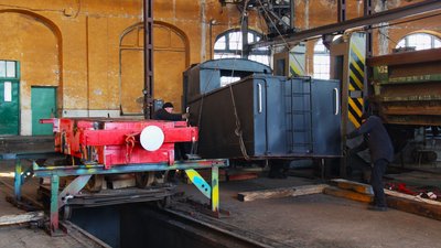 Для Гайворонської вузькоколійки на Кіровоградщині ремонтують два ретро-локомотиви – 1938 й 1972 років Для Гайворонської вузькоколійки на Кіровоградщині ремонтують два ретро-локомотиви – 1938 й 1972 років