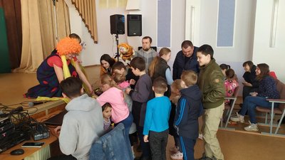 Відволікти від негативу: у Черкасах показали виставу для вимушених переселенців Відволікти від негативу: у Черкасах показали виставу для вимушених переселенців