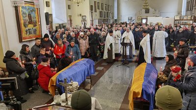 У Полтаві прощаються з воїнами Віктором Сологубом та Тарасом Голубицьким