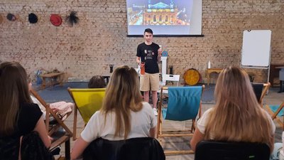Переселенців та жителів обласного центру кличуть на "Кропивницькі теревені". Для чого вони Переселенців та жителів обласного центру кличуть на "Кропивницькі теревені". Для чого вони