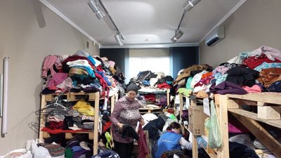 У Полтаві "Тепла кофта" тимчасово призупиняє видачу речей: у чому причина та коли відновить роботу