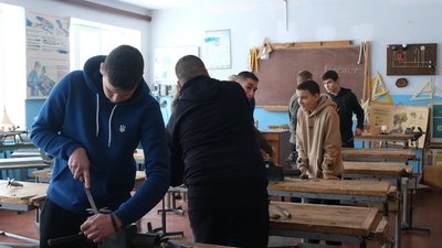 "Використовують шкільні стільці". Прилади для розмінування виготовляють школярі на Вінниччині "Використовують шкільні стільці". Прилади для розмінування виготовляють школярі на Вінниччині
