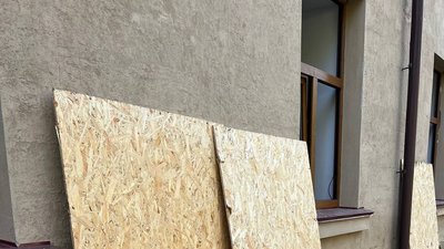 Російські військові вчергове атакували Миколаїв. Мер показав залишки ракети Російські військові вчергове атакували Миколаїв. Мер показав залишки ракети
