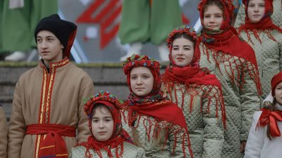 Флешмоб на залізничному вокзалі Дніпра: 300 людей заспівали колядку Флешмоб на залізничному вокзалі Дніпра: 300 людей заспівали колядку