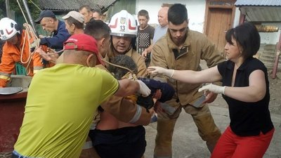 Прикарпатські надзвичайники врятували 69-річну жінку, яка впала у колодязь Прикарпатські надзвичайники врятували 69-річну жінку, яка впала у колодязь