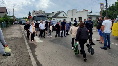 Просять відновити берегоукріплення: на Франківщині люди перекривали дорогу Просять відновити берегоукріплення: на Франківщині люди перекривали дорогу