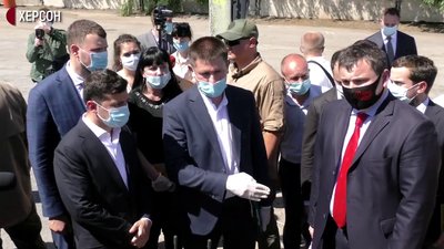 Володимир Зеленський на Херсонщині ознайомився з роботою вагового контролю вантажівок
