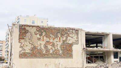 Знищення мозаїки "Гуцульський танок" в Євпаторії