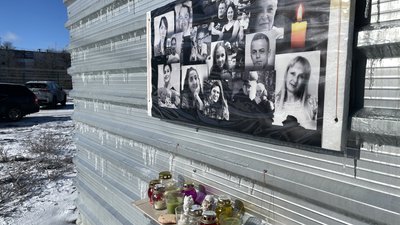 У Полтаві вшанували пам'ять загиблих від ракетного удару по багатоповерхівці 1 лютого