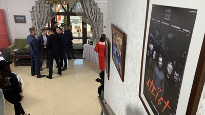 У Києві презентували першу інвестиційну кінокомпанію "Smart movie" У Києві презентували першу інвестиційну кінокомпанію "Smart movie"