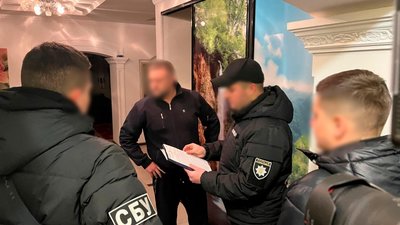 Оформив фіктивне відрядження для відпочинку у Греції: підозрюють депутата міськради Дніпра