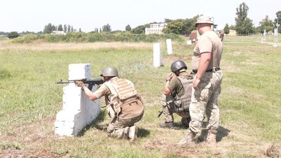 Резервісти запорізької тероборони взяли участь у змаганнях стрілецьких взводів Резервісти запорізької тероборони взяли участь у змаганнях стрілецьких взводів