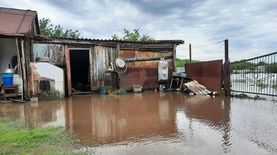 "Такої води ніколи не було". На Донеччині через порив дамби затопило 21 будинок "Такої води ніколи не було". На Донеччині через порив дамби затопило 21 будинок