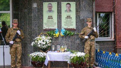Меморіальні дошки, Івано-Франківськ, Юрій Григорів, Петро Савчук