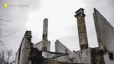 Син загинув на війні, дім розбомбили: історія родини з Андріївки Син загинув на війні, дім розбомбили: історія родини з Андріївки