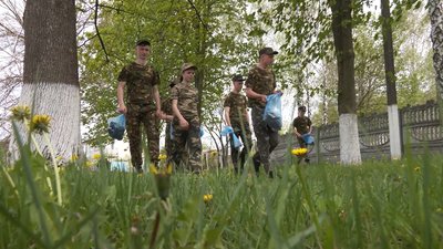 Плогінг на уроках: школярі з Черкащини збирають сміття під час пробіжок