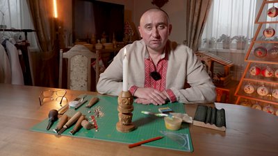 "Я віднайшов себе у дереві": понад 13 років народний майстер із Сарн Ігор Петрук займається різьбою "Я віднайшов себе у дереві": понад 13 років народний майстер із Сарн Ігор Петрук займається різьбою