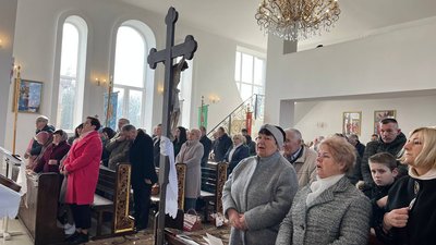 Вперше за григоріанським календарем віряни храму Преображення Господнього у Чопі відзначили Великдень Вперше за григоріанським календарем віряни храму Преображення Господнього у Чопі відзначили Великдень