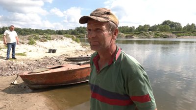 На Чернігівщині в річці Десна знайшли втоплений човен рятувальників, яким під час повені перевозили людей На Чернігівщині в річці Десна знайшли втоплений човен рятувальників, яким під час повені перевозили людей