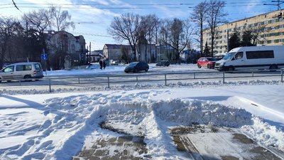 Сніг на дорогах Луцька